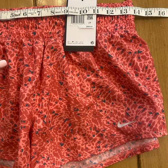 Nike Women’s Training Athletic Lined Shorts New size small - Picture 10 of 12